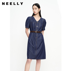 NEELLY纳俪商场同款夏季气质V领牛仔色连衣裙女明线收腰系带A字裙