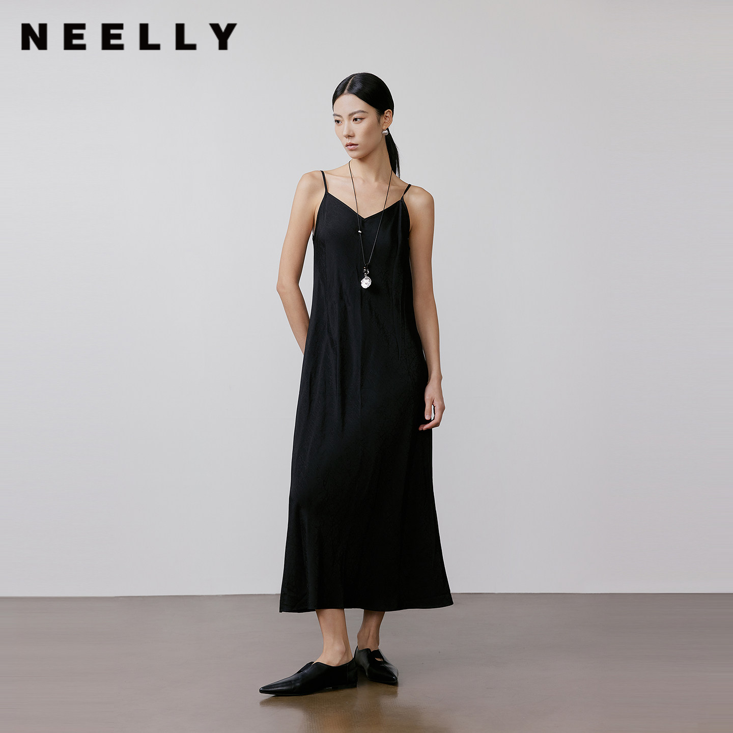 NEELLY纳俪商场同款春季新款时尚简约吊带长裙女显瘦休闲叠穿长裙