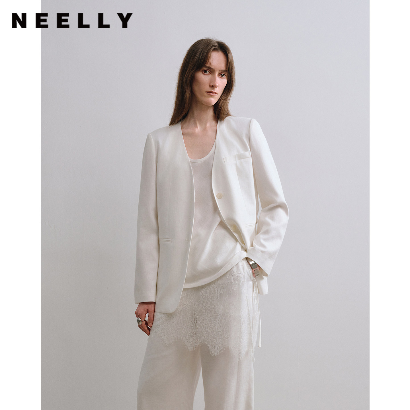 NEELLY纳俪商场同款秋季新款松弛感通勤V领西装女宽松休闲短外套