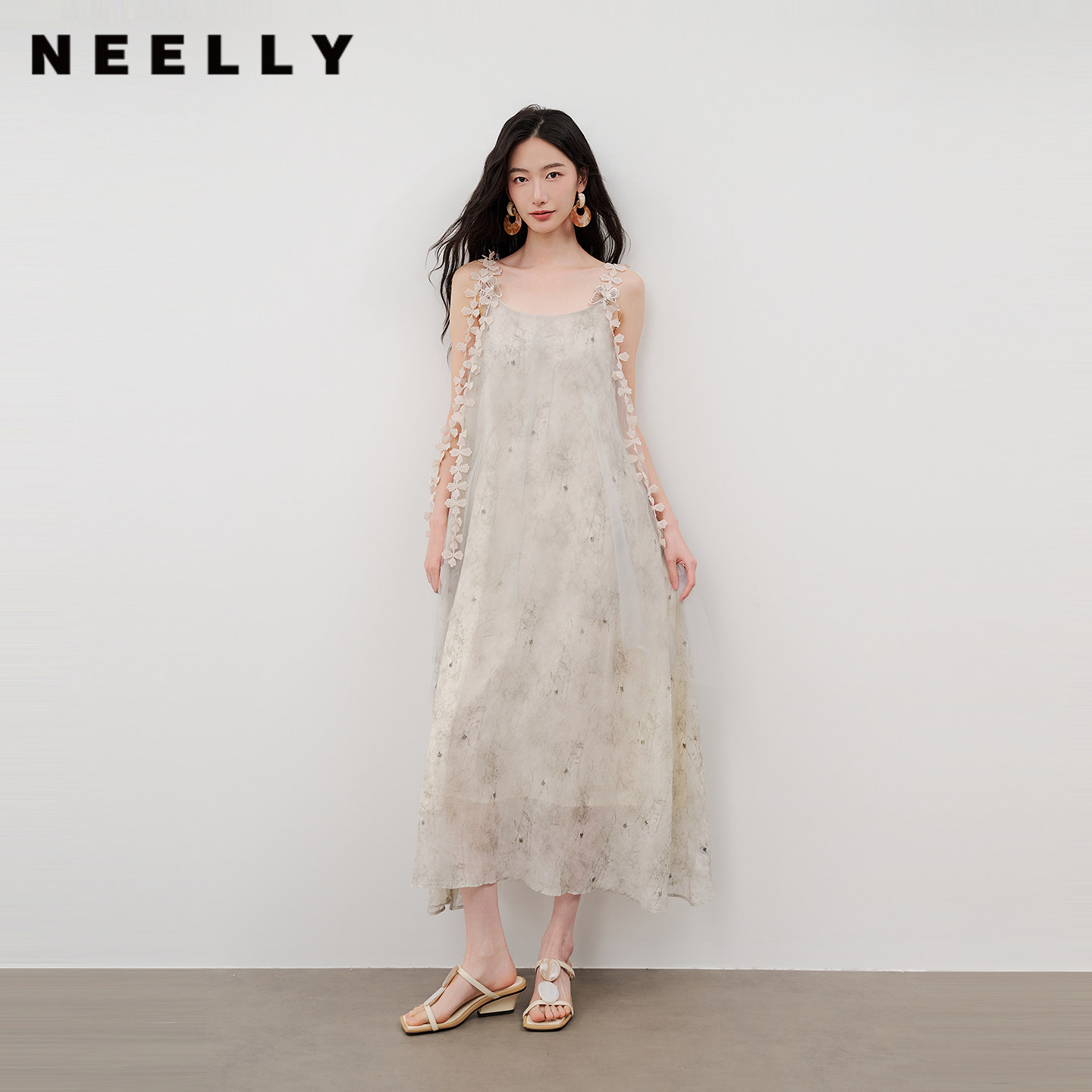 NEELLY纳俪商场同款夏新款清冷禅意吊带连衣裙女立体花朵仙气长裙