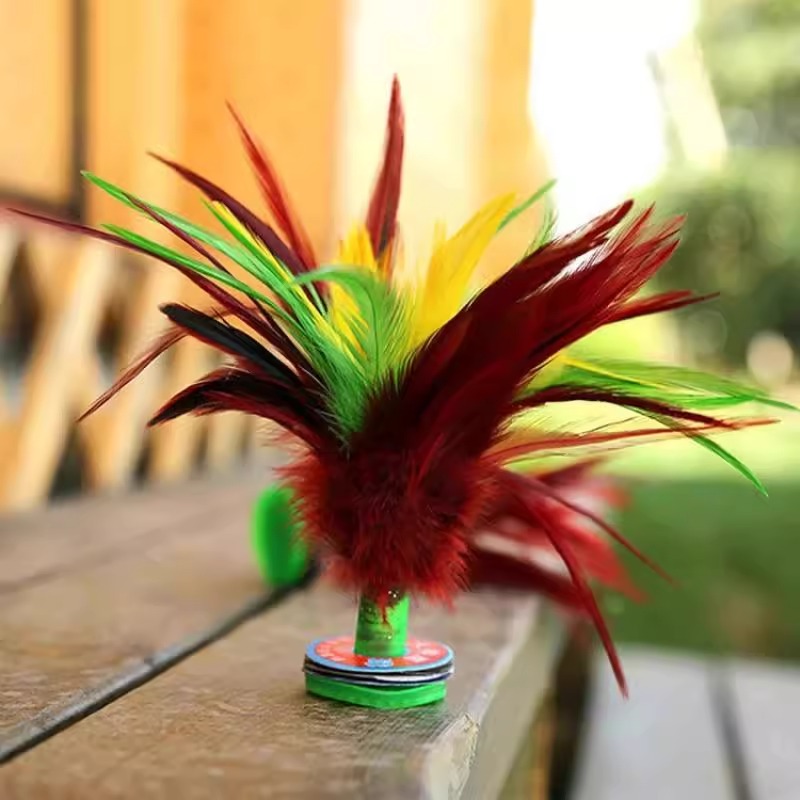 五彩鸡毛毽子学生比赛牛筋底毽子