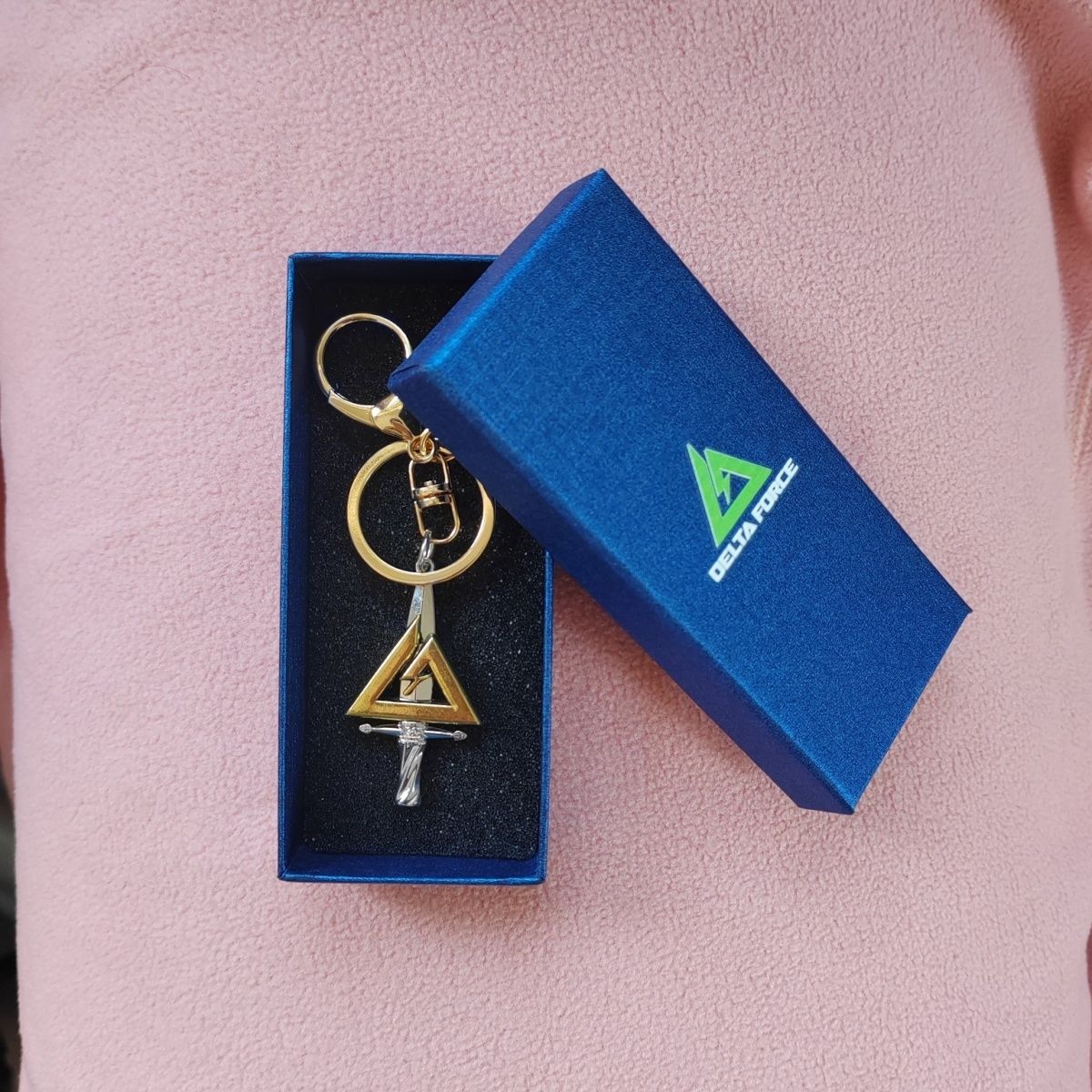 三角洲行动周边玩具曼德尔砖书包挂件多功能钥匙扣万用可挂全金属