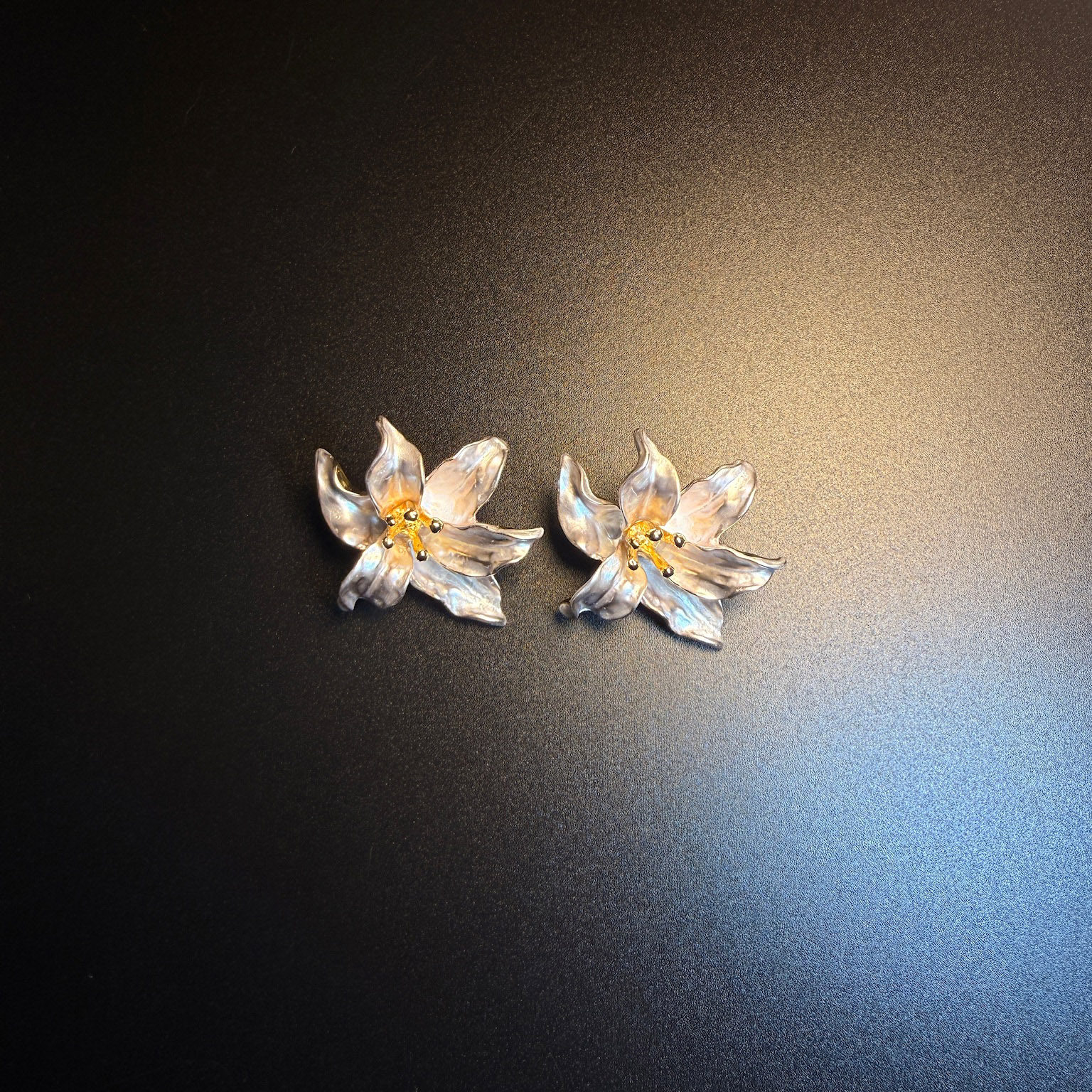 开花的橄榄 Vintage古着 Lily Luster中古感百合花珐琅耳环 耳饰
