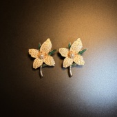 耳环 开花 耳饰 Glam Petal白色花朵耳钉 橄榄 Vintage古着