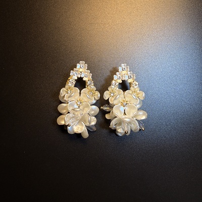 开花的橄榄 Vintage古着 Pale Fringe白色花朵耳钉 耳环 耳饰