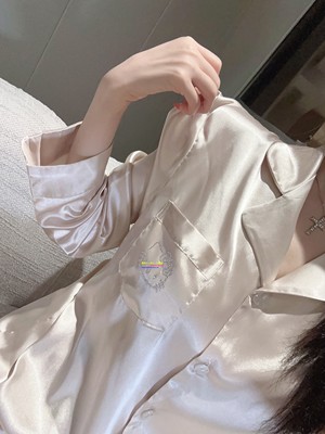 赵露思睡衣真丝轻奢可爱kitty