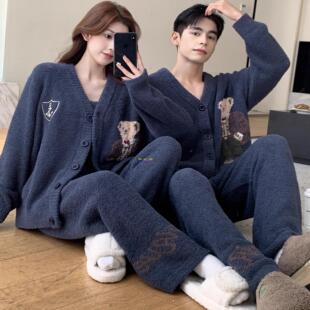 日本GP冬季软绵绵可爱西装小熊睡衣女情侣半边绒保暖家居服男开衫