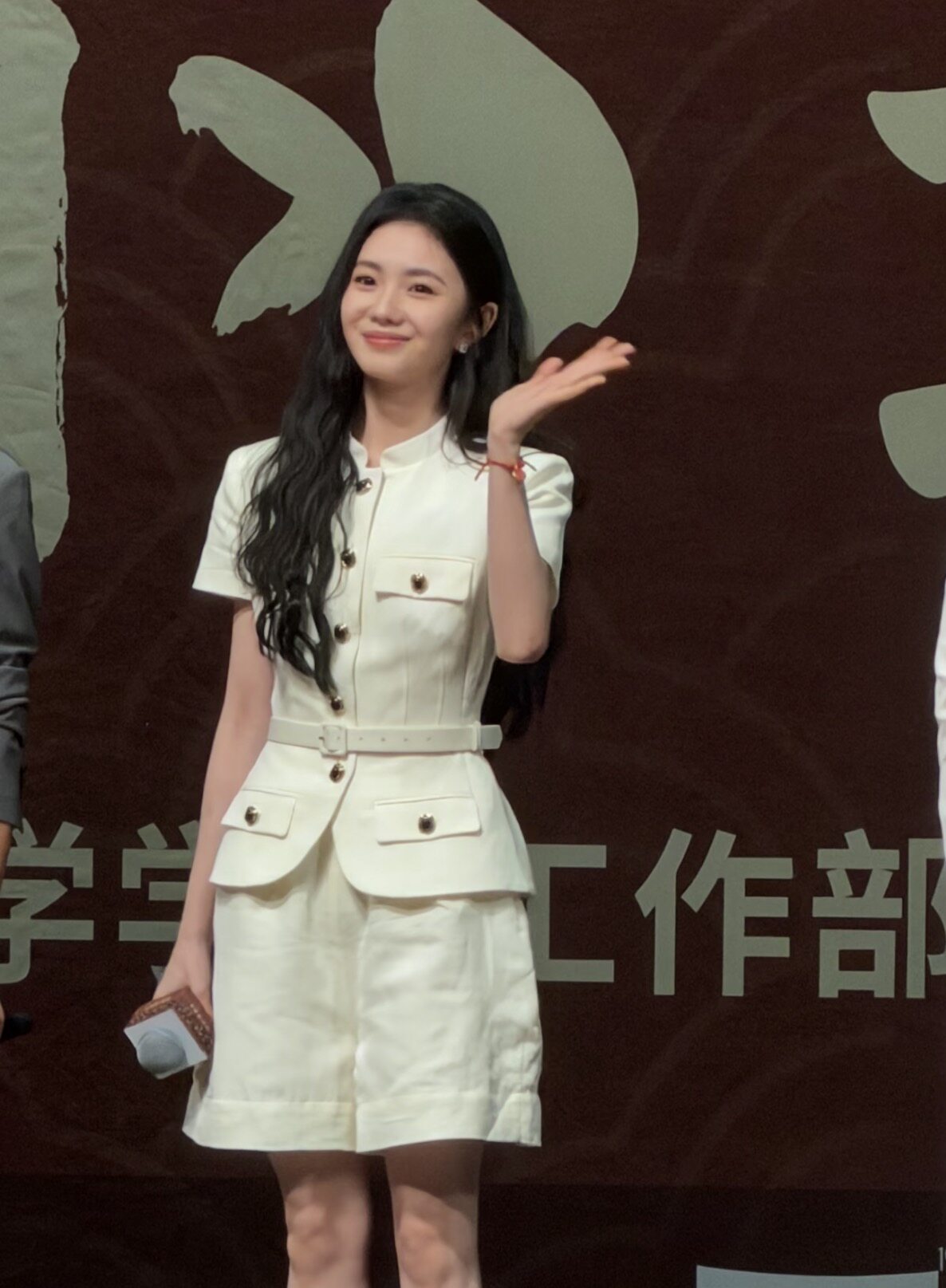 明星2026刘浩存同款法式轻奢立领短袖西装外套女通勤短裤套装夏
