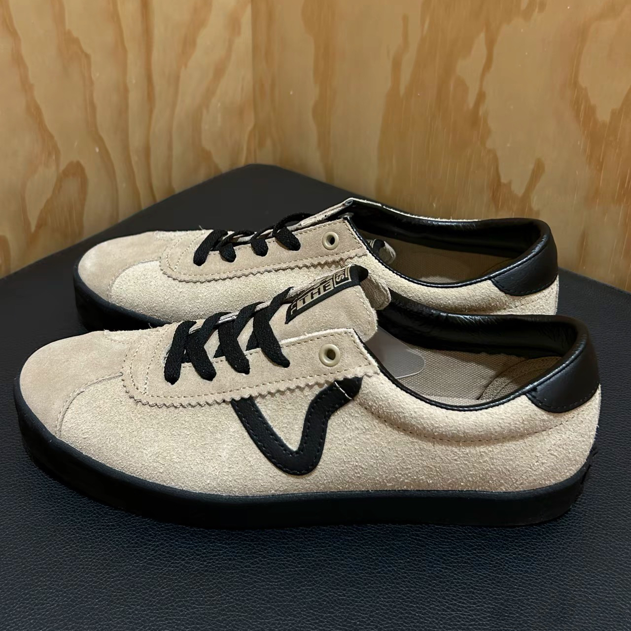 范斯VANS SPORT LOW 卡其色黑色翻毛皮德训鞋男女板鞋VN000D09CHW