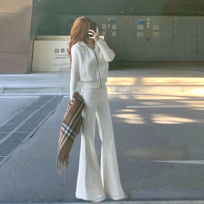 加绒白色低腰显瘦微喇牛仔裤女冬季2025新款辣妹直筒拖地喇叭裤子