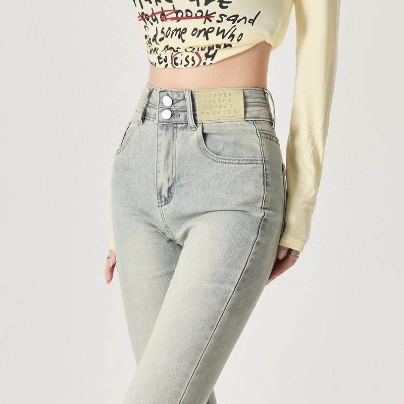 浅蓝色加绒微喇牛仔裤女秋冬2024