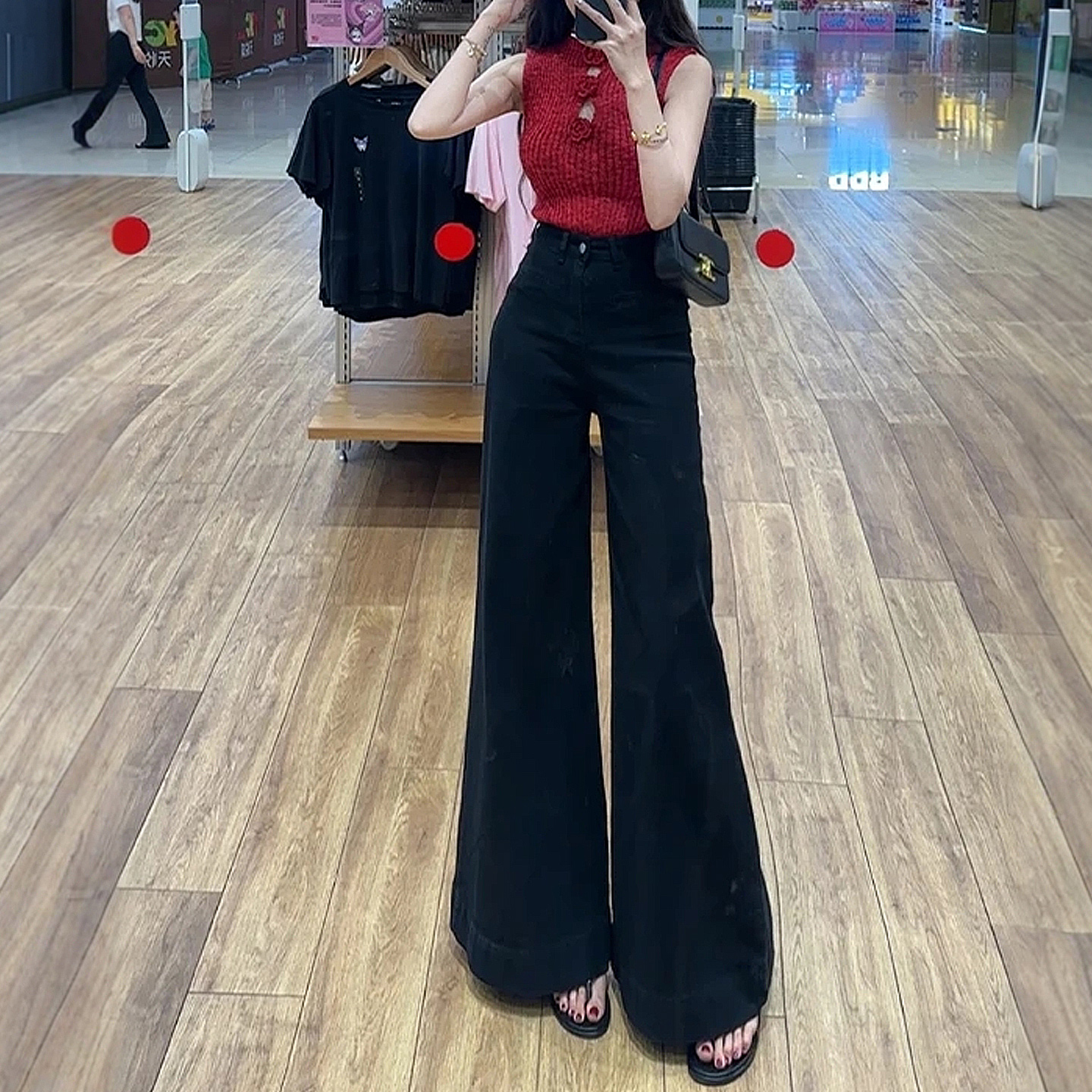 高级感黑色微喇阔腿牛仔裤女