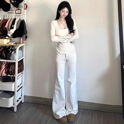 白色微喇牛仔裤女2025秋冬加绒新款低腰显瘦小个子不贴腿喇叭裤子