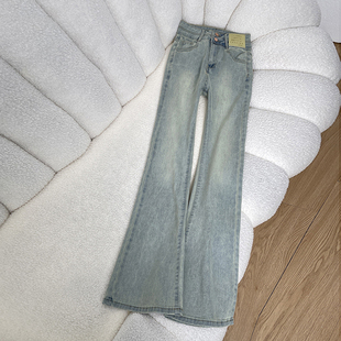 浅蓝色双扣微喇牛仔裤女春季2026新款弹力高腰显瘦百搭马蹄喇叭裤
