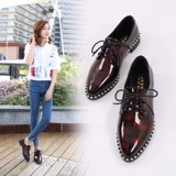 Женские туфли в британском стиле указали небольшие кожа