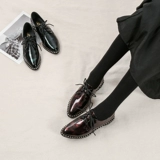 Женские туфли в британском стиле указали небольшие кожа