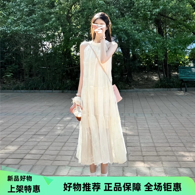 蟾宫折桂_法式茶歇刺绣挂脖白色连衣裙夏天海边度假无袖露肩长裙