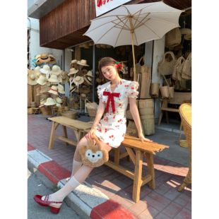 蟾宫折桂_Acaine中长款小飞袖v领收腰无袖夏季法式复古甜美裙子