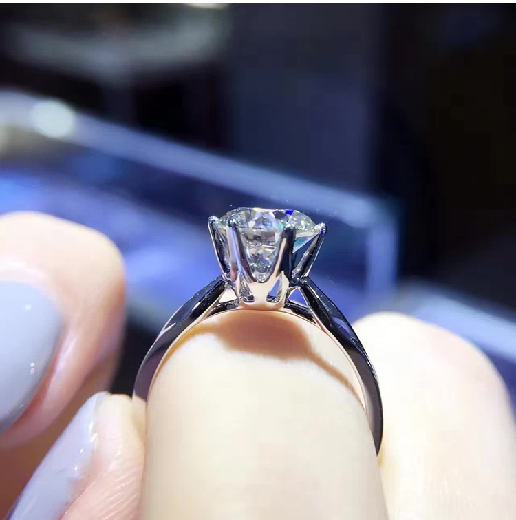 梵大福 白18k金经典六爪钻石女戒 结婚钻戒定制 正品女士钻戒