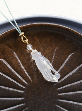 天然白冰种玉髓小佛手吊坠