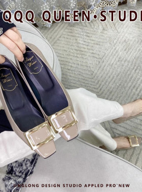 2025秋冬加绒大象灰浅口平底单鞋金属rv方扣牛漆皮方头粗跟平跟鞋