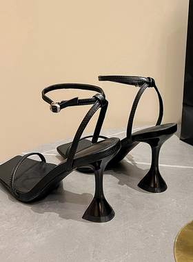 粗跟高跟凉鞋2025新款夏季绝美方头鞋酒杯跟aw黑色一字带高跟鞋女