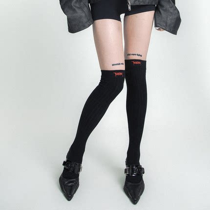 SS2L秋冬原创朋克扭曲字母刺绣双针过膝压力显瘦长筒袜子女ins潮