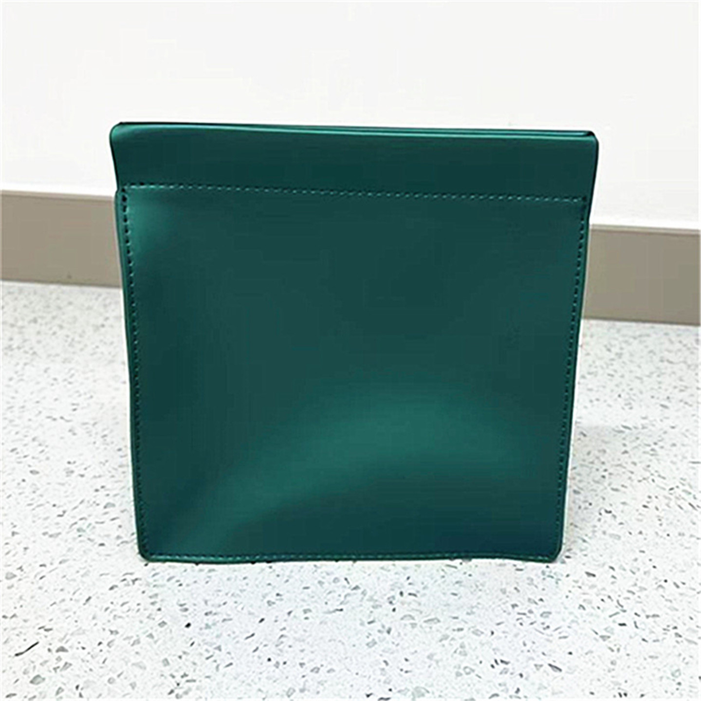 赫莲娜简约绿色PU皮革化妆包