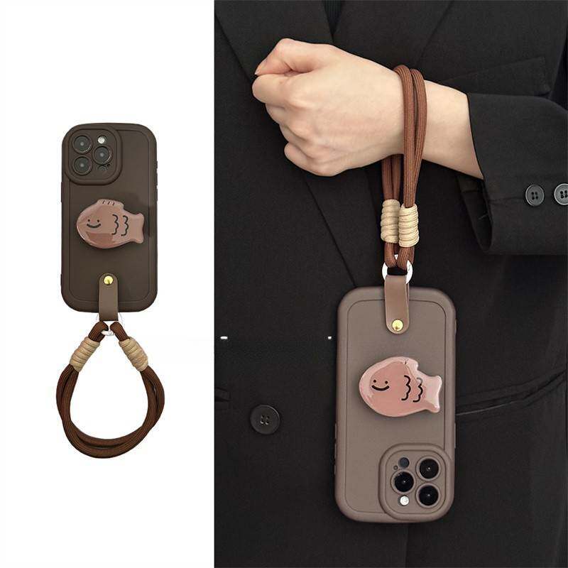 秋冬复古简约巧克力棕色小鱼支架适用苹果15promax手机壳iphone13手提绳11纯色12防摔14保护78plus套16