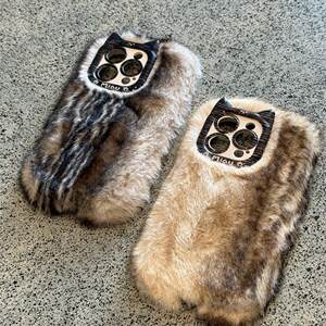 西多士适用苹果15手机壳16个性防雪貂毛绒iphone15promax秋冬新款14pro暖手13高颜值12镜头全包14防摔硅胶