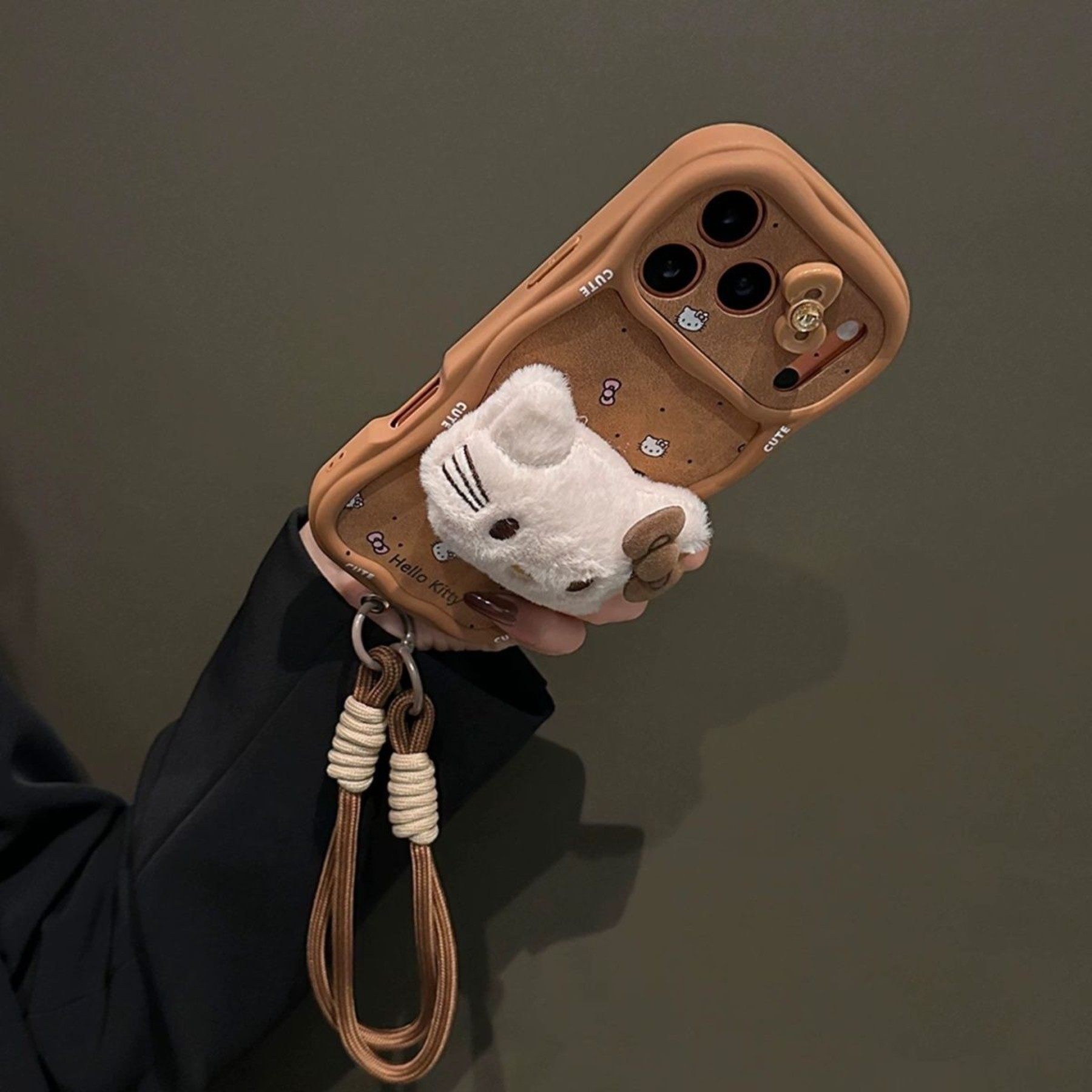 秋冬毛绒可爱立体kt猫适用苹果17promax手机壳新款16pro女iphone15带挂绳14plus超好看13全包12防摔11