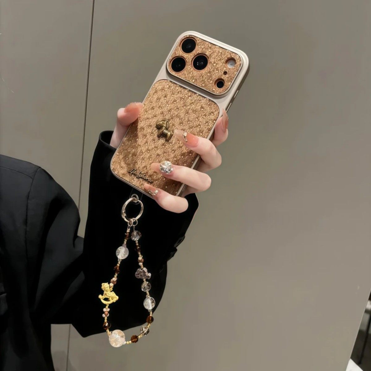 大视窗马毛烫金精致小马适用于苹果17promax手机壳iPhone16promax高级感14promax马年iPhone13全包17防摔外壳