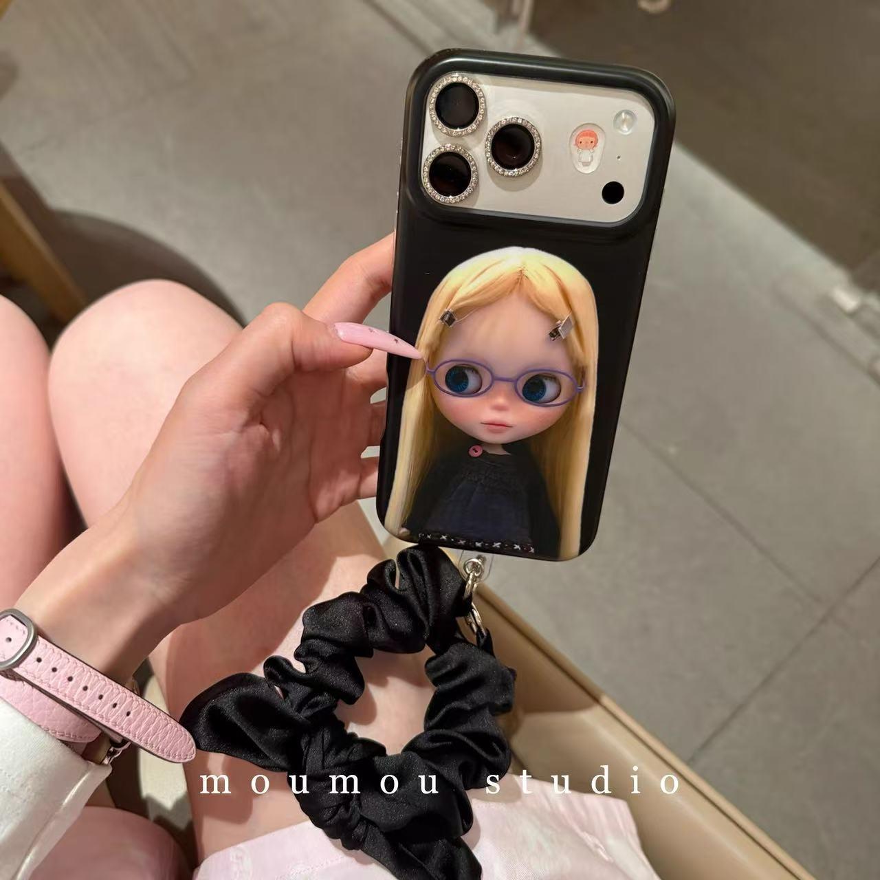 可爱黑底芭比娃娃适用iPhone17promax手机壳15新款17pro网红女款13创意全包防摔16pro超好看17保护套