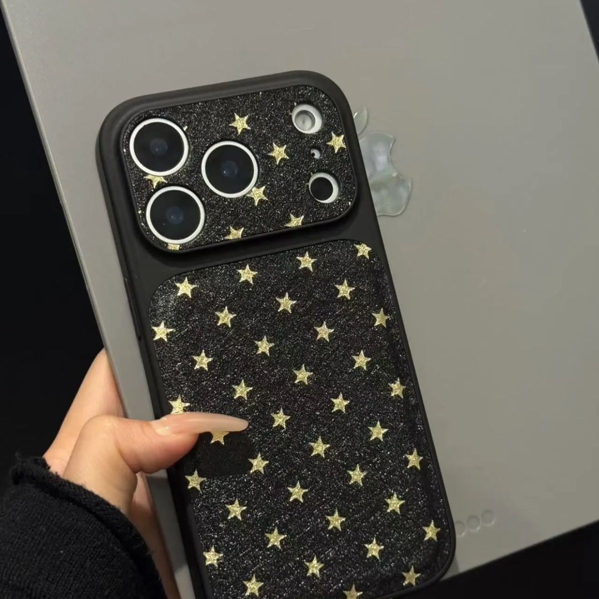 适用于苹果17promax手机壳韩系ins奶黄星星铃铛挂件iphone15promax手腕带16pro保护套14/12新款13PM软壳