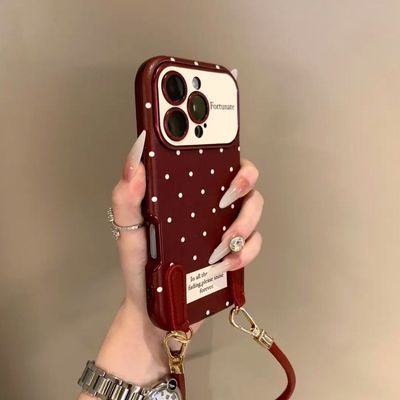 韩风简约波点腕带iPhone16/15手机壳适用苹果14/13promax皮质软壳手提链条挂绳高级感小众粉色新款秋冬