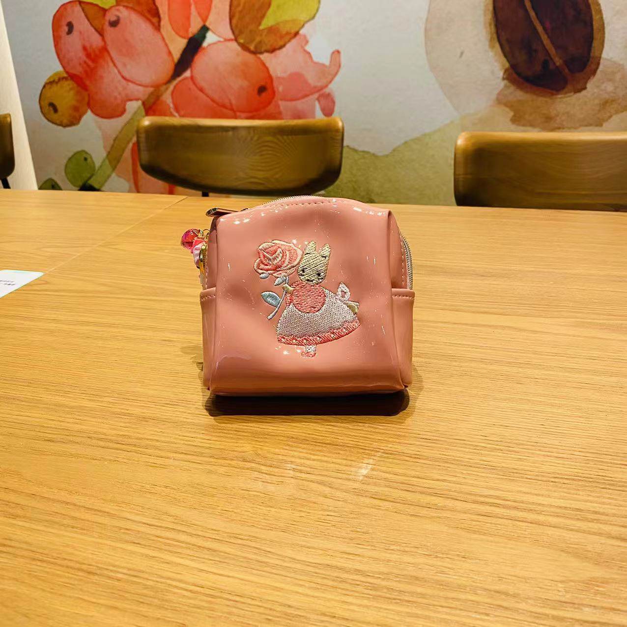 漆皮刺绣豆腐包 茉莉兔 口红包化妆包 包中包收纳包 无挂饰