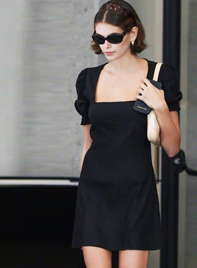 refor法式方领泡泡短袖棉麻连衣裙子夏赫本风小黑裙名星kaia同款