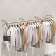 服装 店墙上展示挂衣架不锈钢拉丝银女装 店货架衣帽间上墙挂衣架子