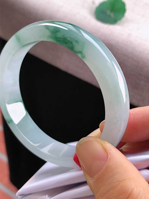 天然缅甸翡翠手镯，正圈56.2，冰飘花，种老水头好，冰润，完美