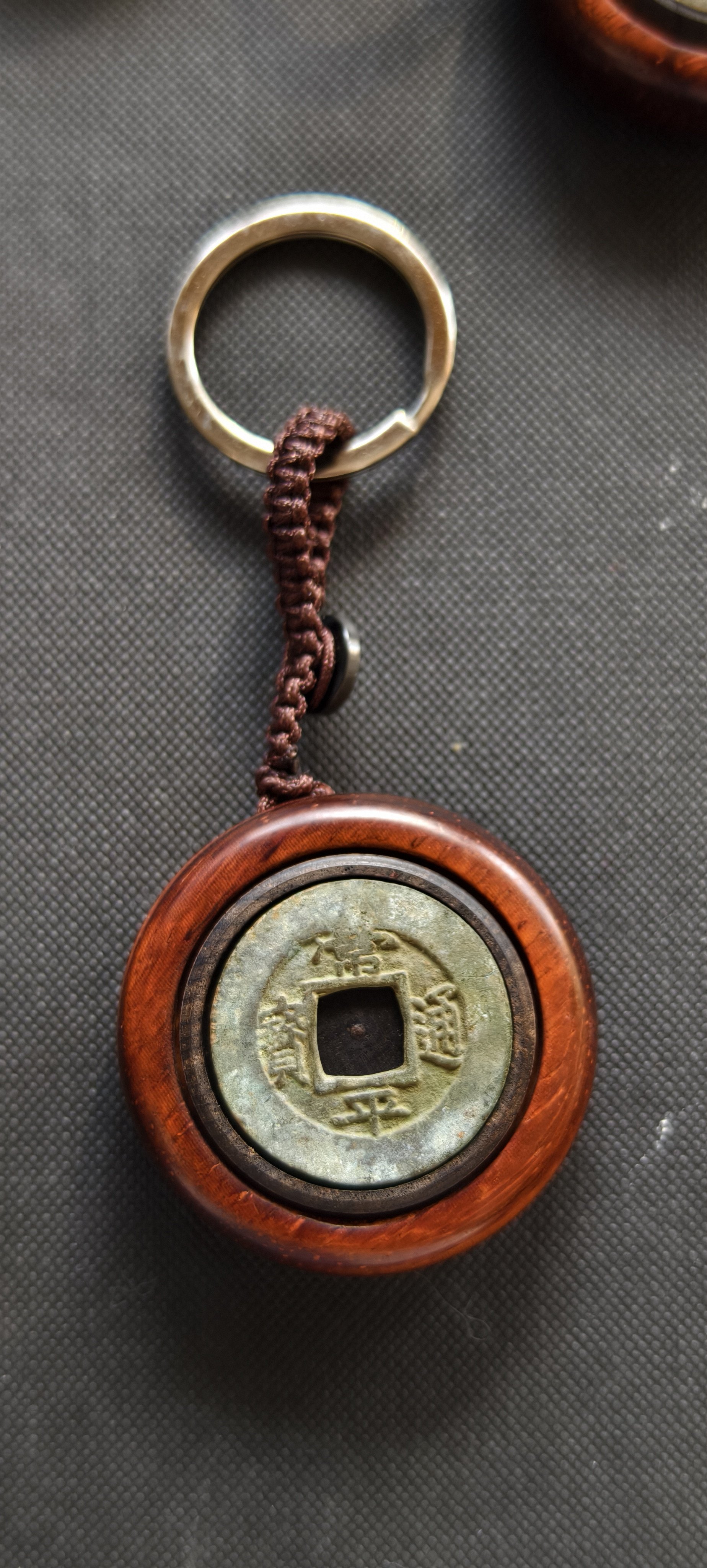 “赚钱”钥匙扣，中间镶嵌“常平通宝”，时来运转2289