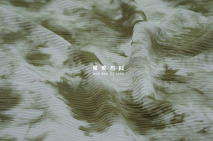 水墨扎染晕染百褶风琴仿醋酸布料 白色苔藓绿 连衣裙三宅一生面料