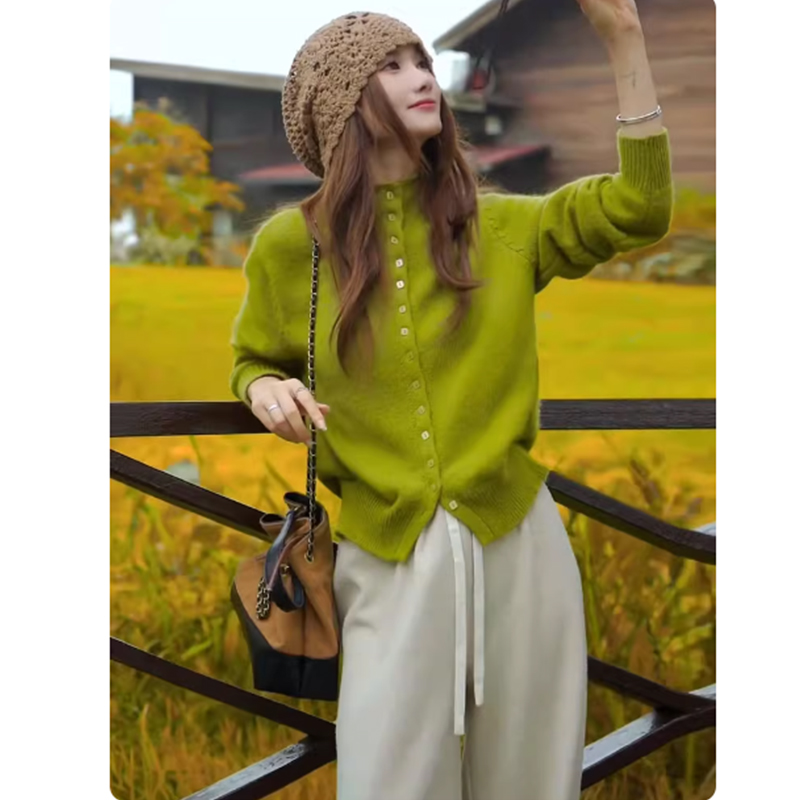 2025秋季新款今年流行的漂亮巨好看的慵懒风绿色毛衣针织衫上衣女