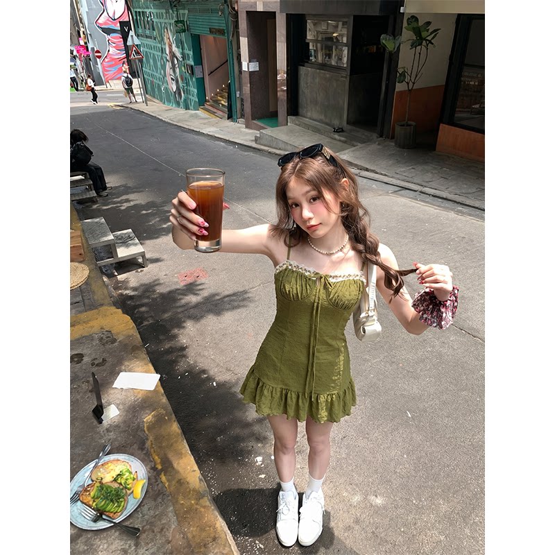 辣妹风甜心花边刺绣吊带连衣裙衣服裙子女显瘦a字荷叶边短裙夏季