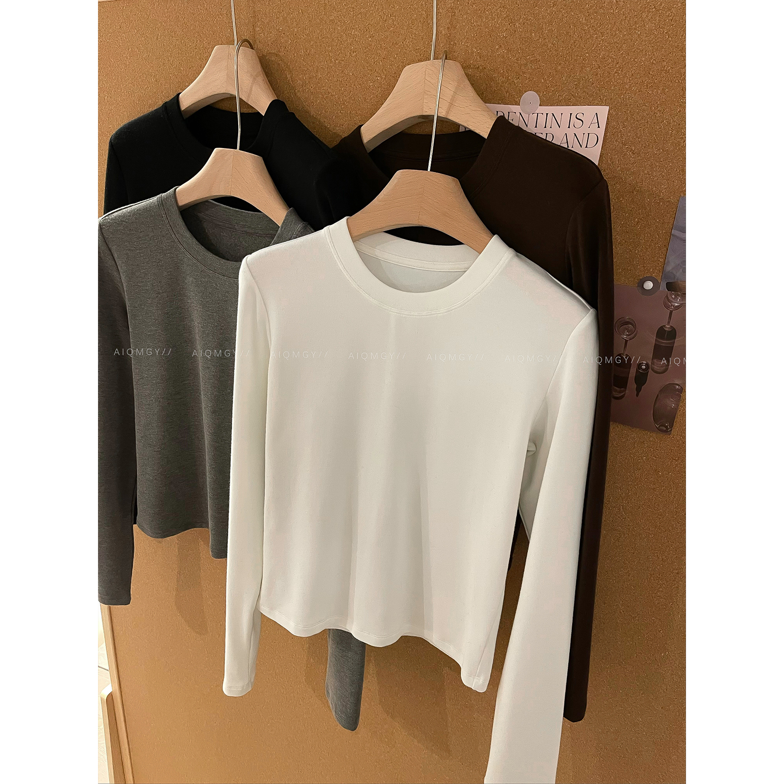 爱情魔鬼鱼 咖色圆领长袖纯色T恤女2025冬季新款修身显瘦打底上衣