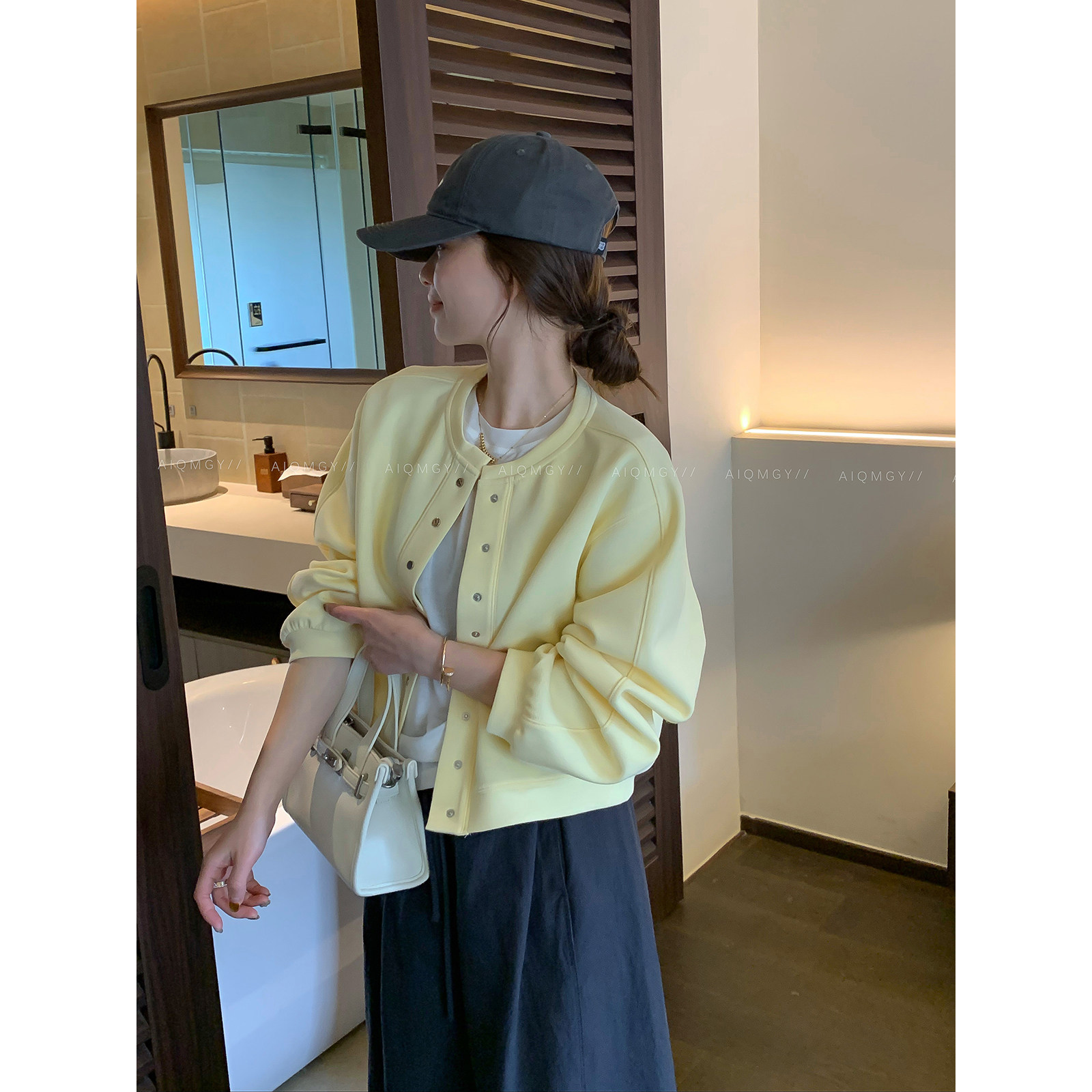 爱情魔鬼鱼 短款圆领天丝夹克外套女2026年春季新款时尚宽松上衣