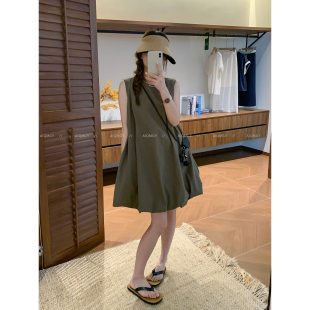 爱情魔鬼鱼 绿色圆领无袖连衣裙女2026年夏季新款高腰显瘦花苞裙