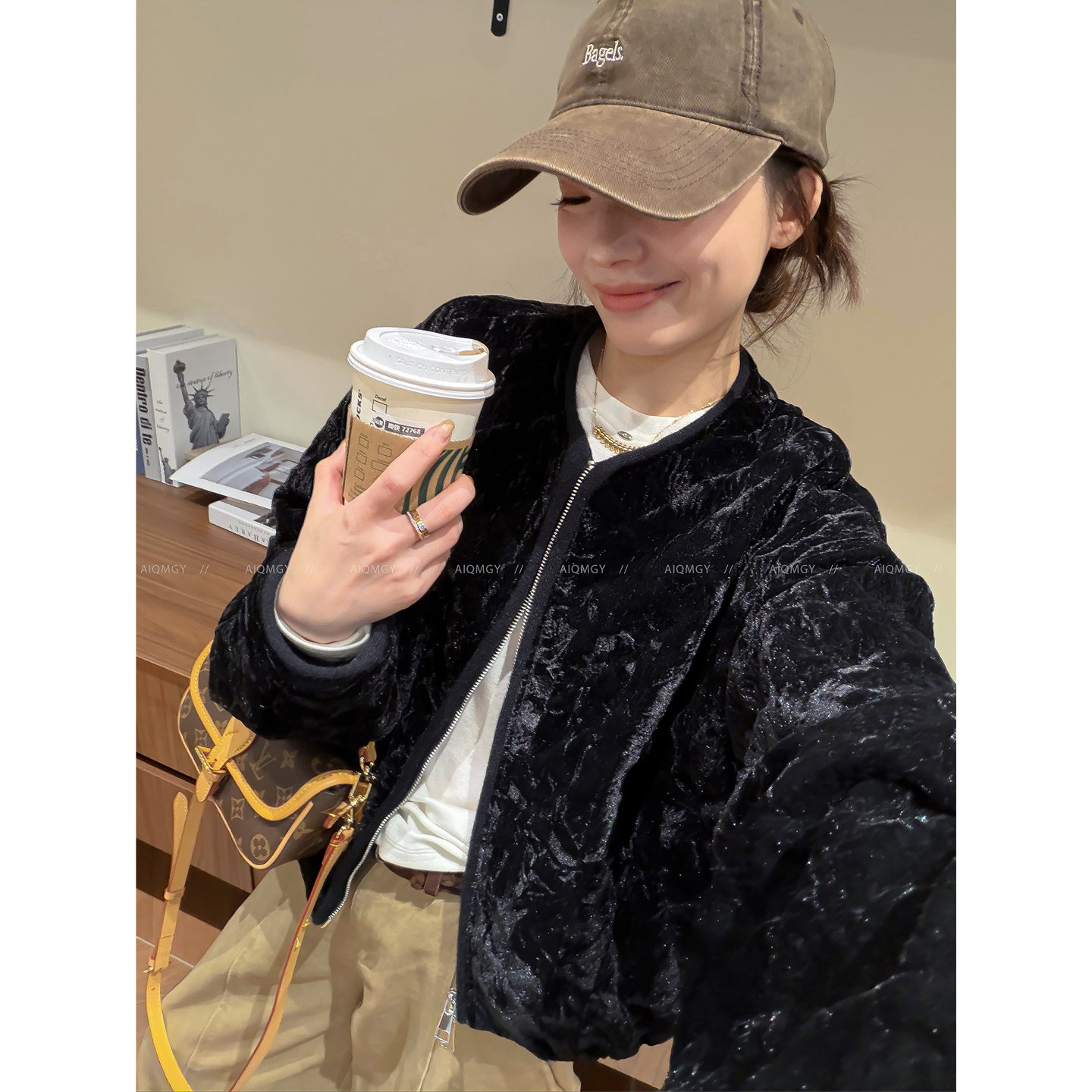 爱情魔鬼鱼 黑色菱形格纹夹棉外套女2026秋冬新款加厚圆领上衣