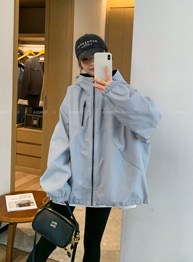 爱情魔鬼鱼 蓝色连帽冲锋衣外套女2026春季新款时尚宽松显瘦上衣