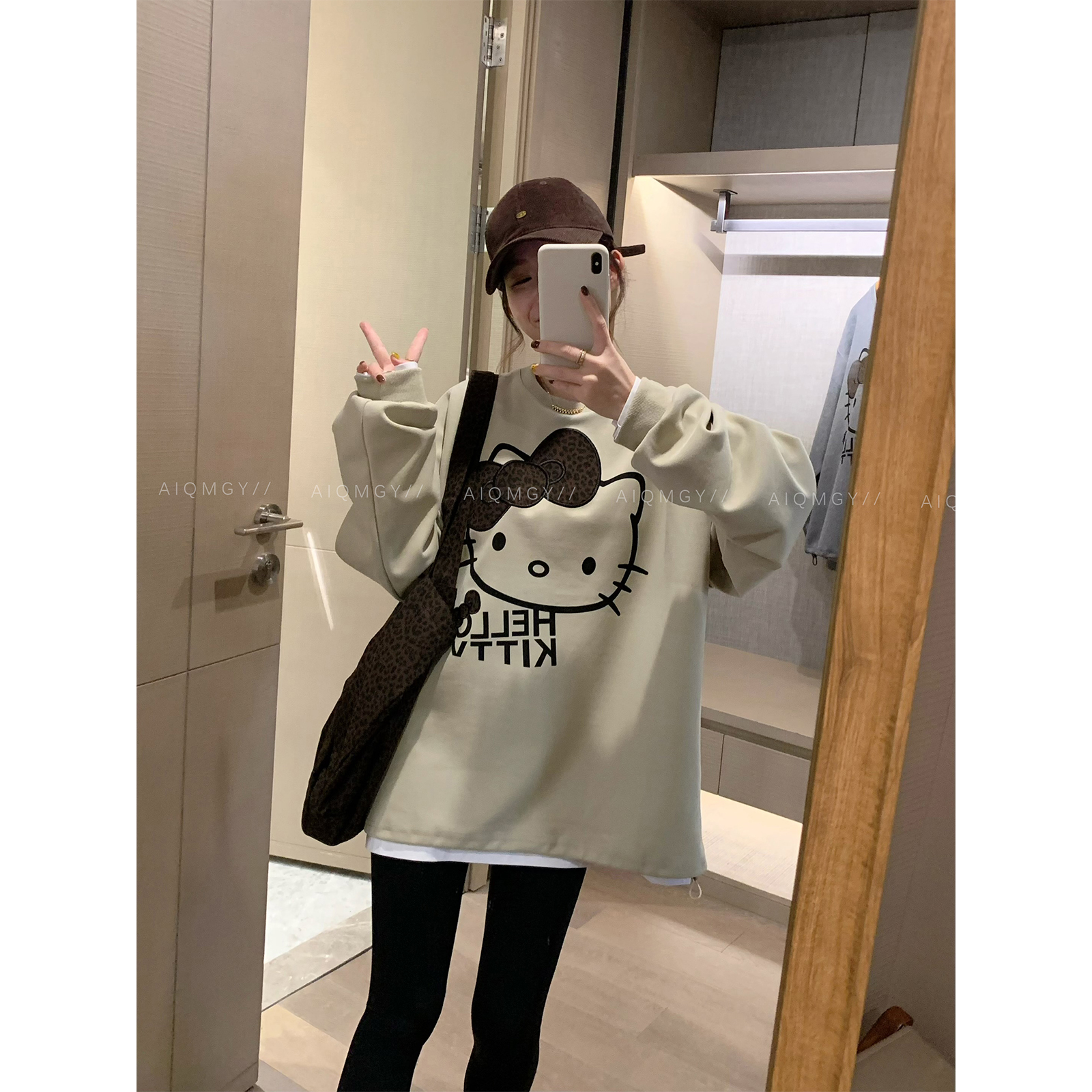 爱情魔鬼鱼 杏色圆领卡通卫衣女2025秋冬新款卡通宽松休闲上衣