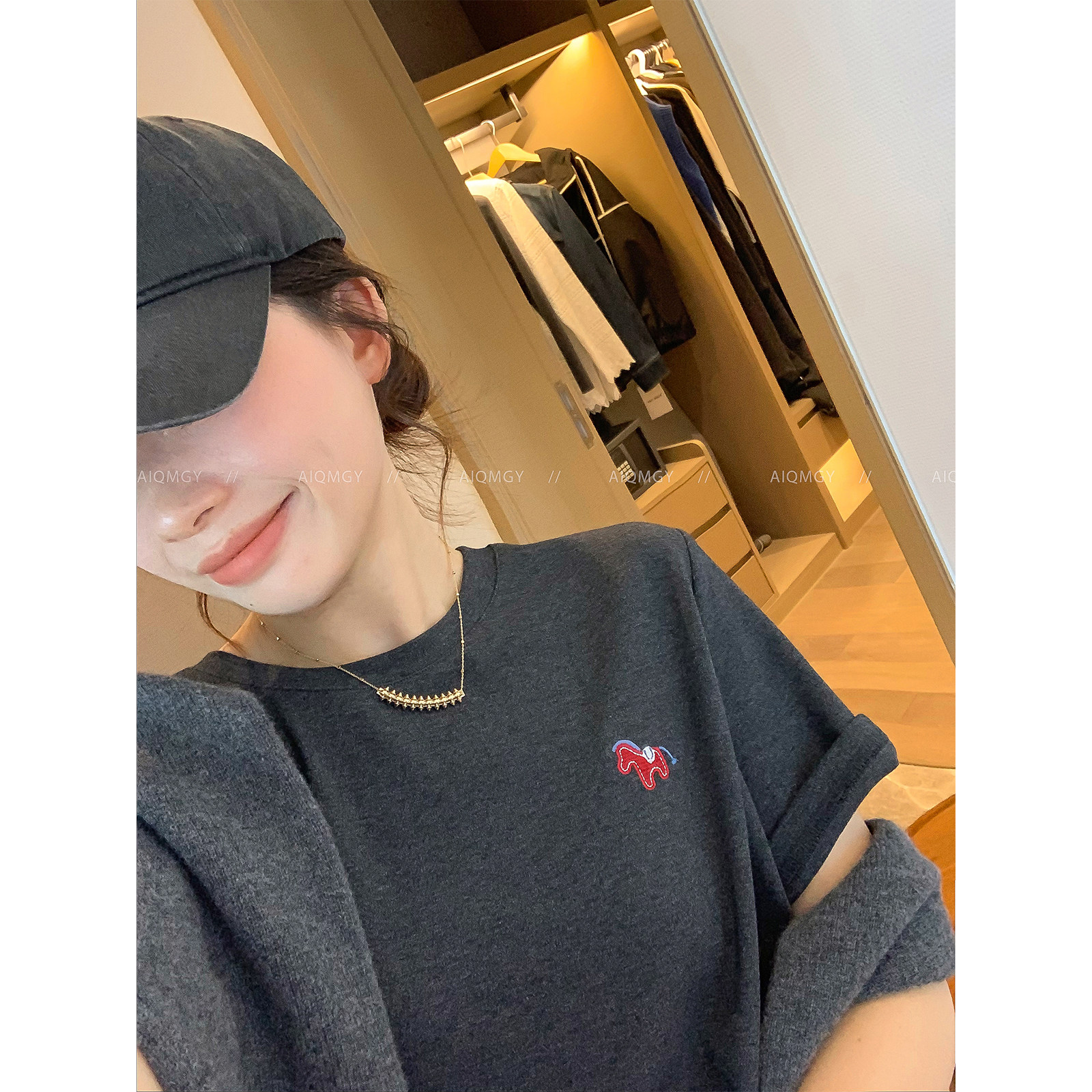 爱情魔鬼鱼 灰色短袖圆领小马刺绣T恤女2025冬季新款宽松打底上衣